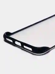 Красный прозрачный чехол на IPhone