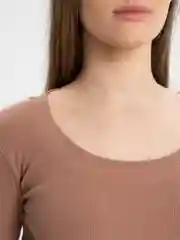 Бежевый лонгслив женский