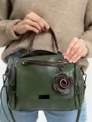 Зеленый женская сумка мессенджер, с длинным съёмным ремешком