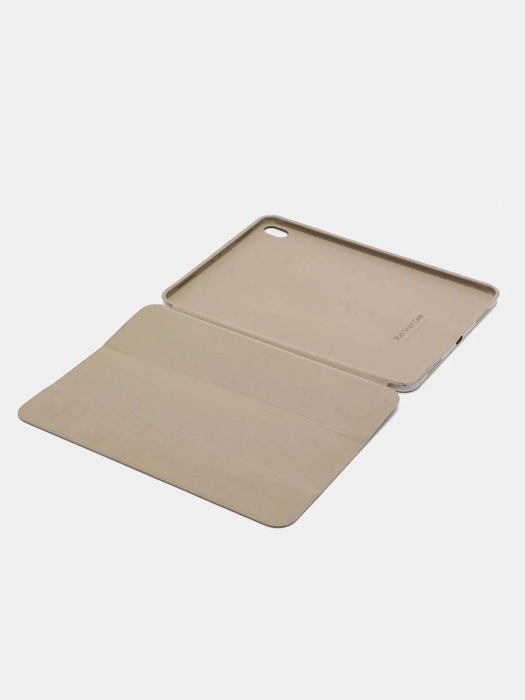 Белый стильный чехол со шторкой для iPad