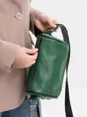 Зеленый сумка женская на плечо, из натуральной кожи