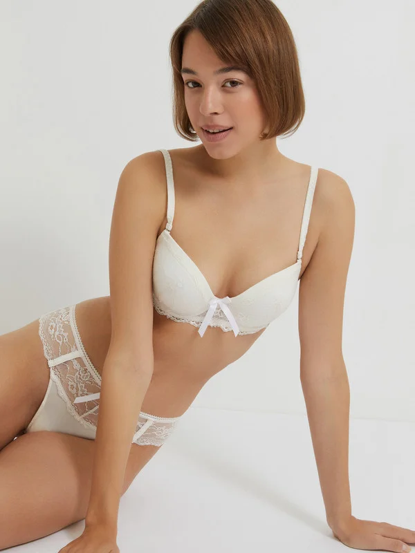 Молочный кружевной формованный бюстгальтер без пуш-ап женский InfinityLingerie