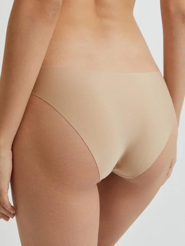 Бежевый классические трусы женские, незаметные под одеждой InfinityLingerie