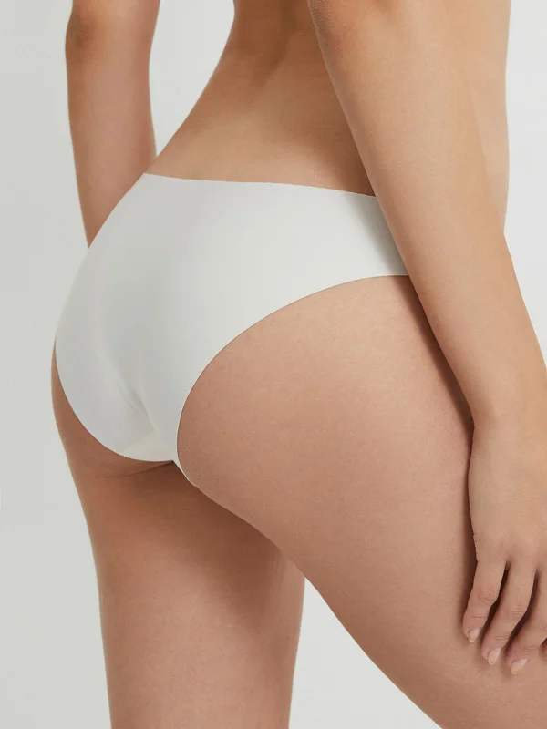 Молочный классические трусы женские, незаметные под одеждой InfinityLingerie