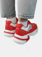 Красный кроссовки женские
