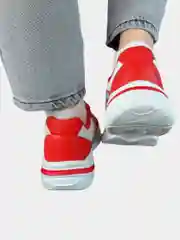 Красный кроссовки женские