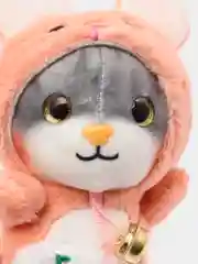 Тёмно-розовый мягкая игрушка-брелок "Кот в костюме", 12 см, котик в кигуруми, кот в кигуруми