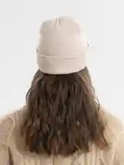 Бежевый шапка женская