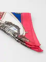 Алый платок женский, атласный, с рисунком