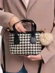 Черный сумка женская в гусиную лапку, с длинным съёмным ремешком