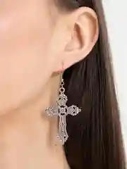Белый серьги с крестами в готическом стиле