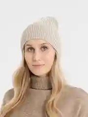 Бежевый шапка женская