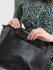 Черный сумка женская кожаная, со съёмным ремешком через плечо