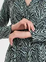 Зеленый платье на запах