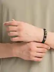 Бежевый браслет мужской