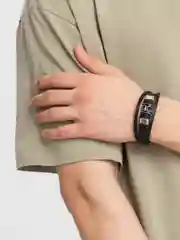 Багровый браслет мужской