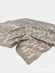 Молочный платок женский