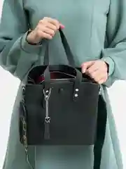 Женская сумка классическая на плечо из кожи