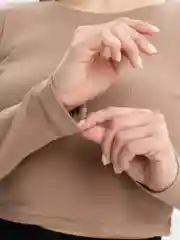 Бежевый топ с длинным рукавом, укороченный, в рубчик
