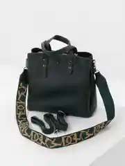 Женская сумка классическая на плечо из кожи
