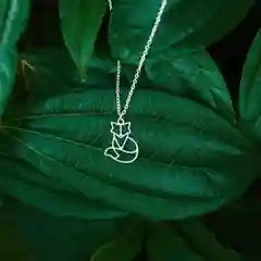 Серый металлик колье в форме животных