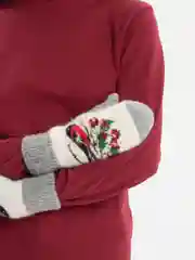 Красный шерстяные варежки