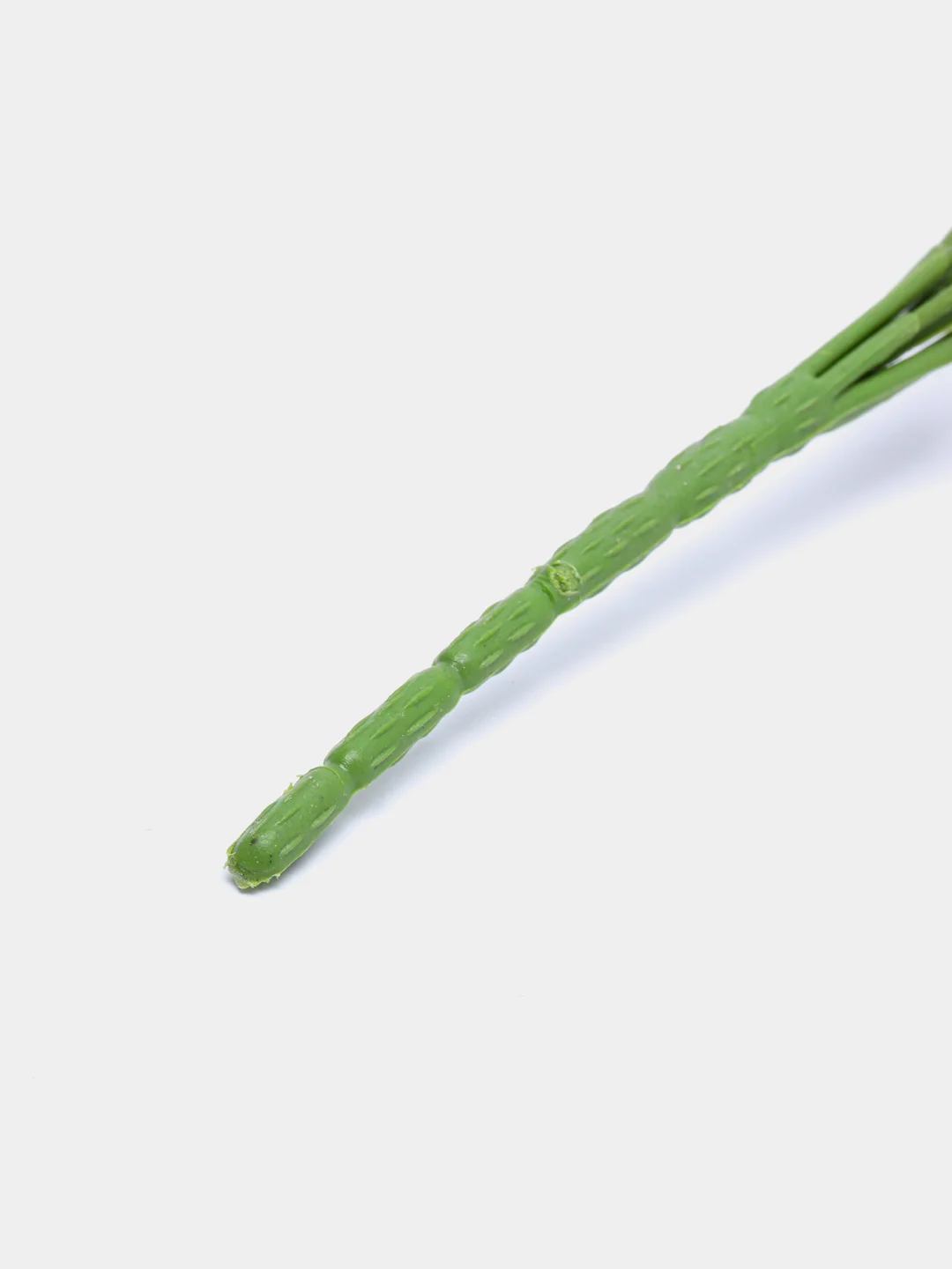 Красный искусственные цветы. Куст зелени. Искусственные растения для декора