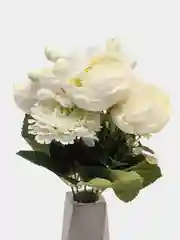 Белый искусственные цветы, композиция