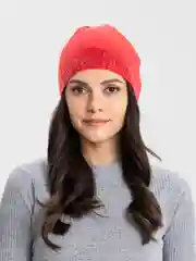 Алый шапка женская