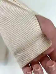 Молочный женский костюм с брюками-палаццо и кофтой с длинным рукавом