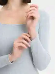 Серый трикотажное платье в рубчик, с вырезом по ноге MARY SVE