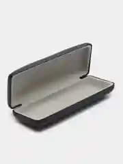 Черный футляр для очков