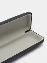 Черный футляр для очков