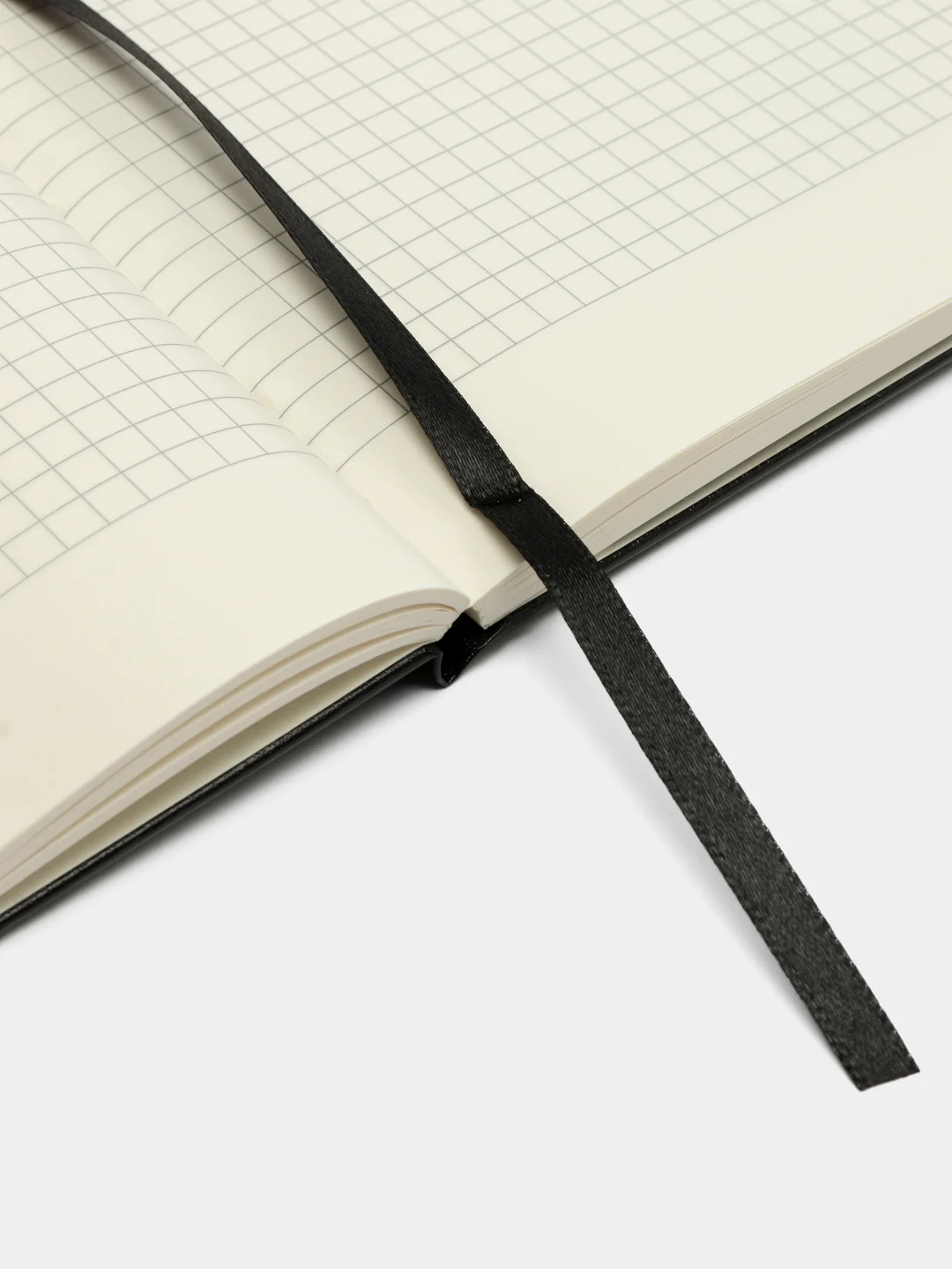 Блокнот BRAUBERG ULTRA, В5, балакрон, клетка, черный, 180 х 250 мм, 80 г/м2, 96 л