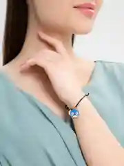 Голубой браслет с подвеской