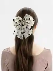 Бант заколка сердечки  белый черный