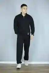 Серый мужской костюм