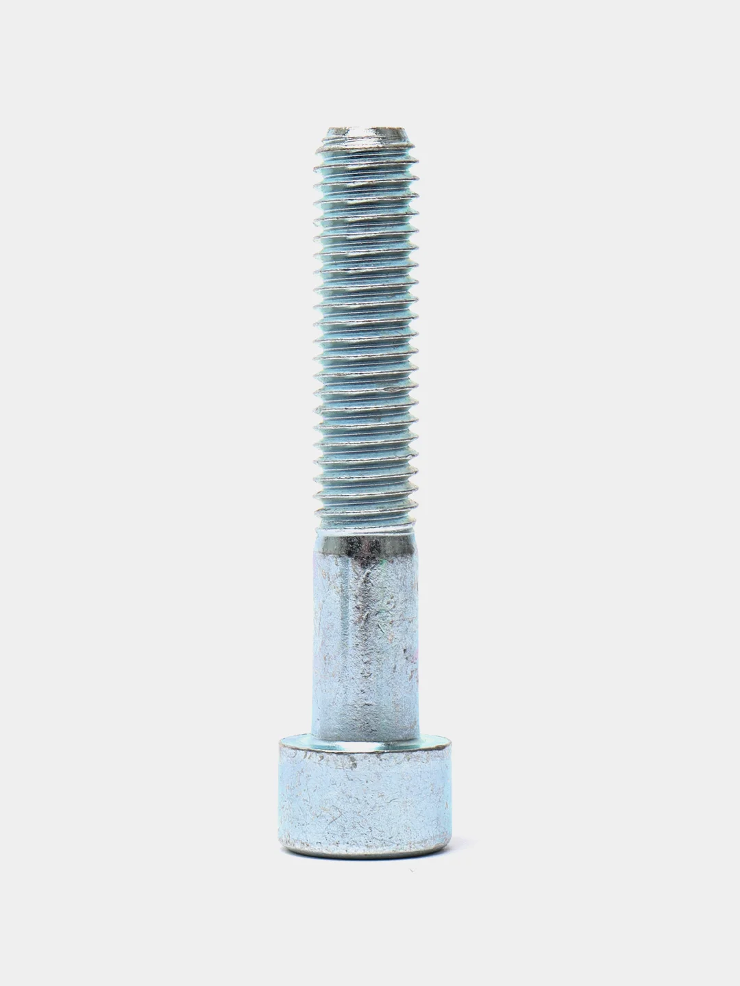 Винт DIN 912
