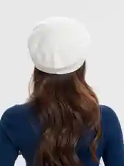 Молочный берет женский Витекс, с отворотом