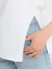 Футболка женская, удлиненная, с разрезом, белый цвет