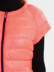 Жилетка пуховая