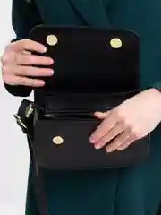 Черный женская сумка с клапаном, твердый корпус