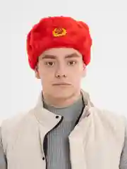 Красный шапка ушанка с кокардой СССР, сувенирная