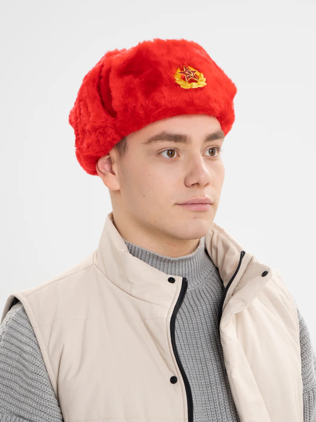 Красный шапка ушанка с кокардой СССР, сувенирная