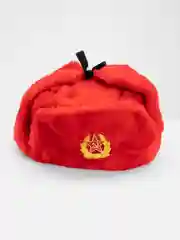 Красный шапка ушанка с кокардой СССР, сувенирная