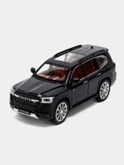 Металлическая модель Toyota Land Cruiser 300 в масштабе 1:24