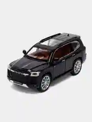 Черный металлическая модель Toyota Land Cruiser 300 в масштабе 1:24