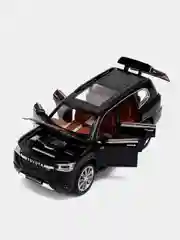 Бордовый металлическая модель Toyota Land Cruiser 300 в масштабе 1:24
