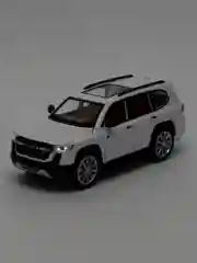 Белый металлическая модель Toyota Land Cruiser 300 в масштабе 1:24
