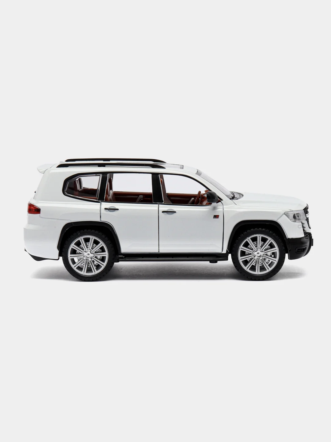 Белый металлическая модель Toyota Land Cruiser 300 в масштабе 1:24